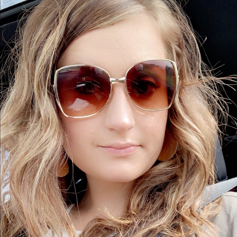 Meet your Posher, Dana